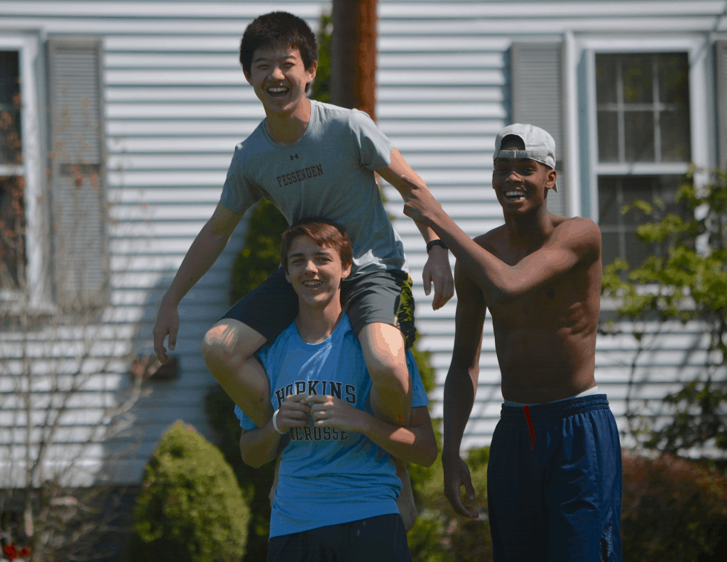 Boys-on-shoulders-1024x791
