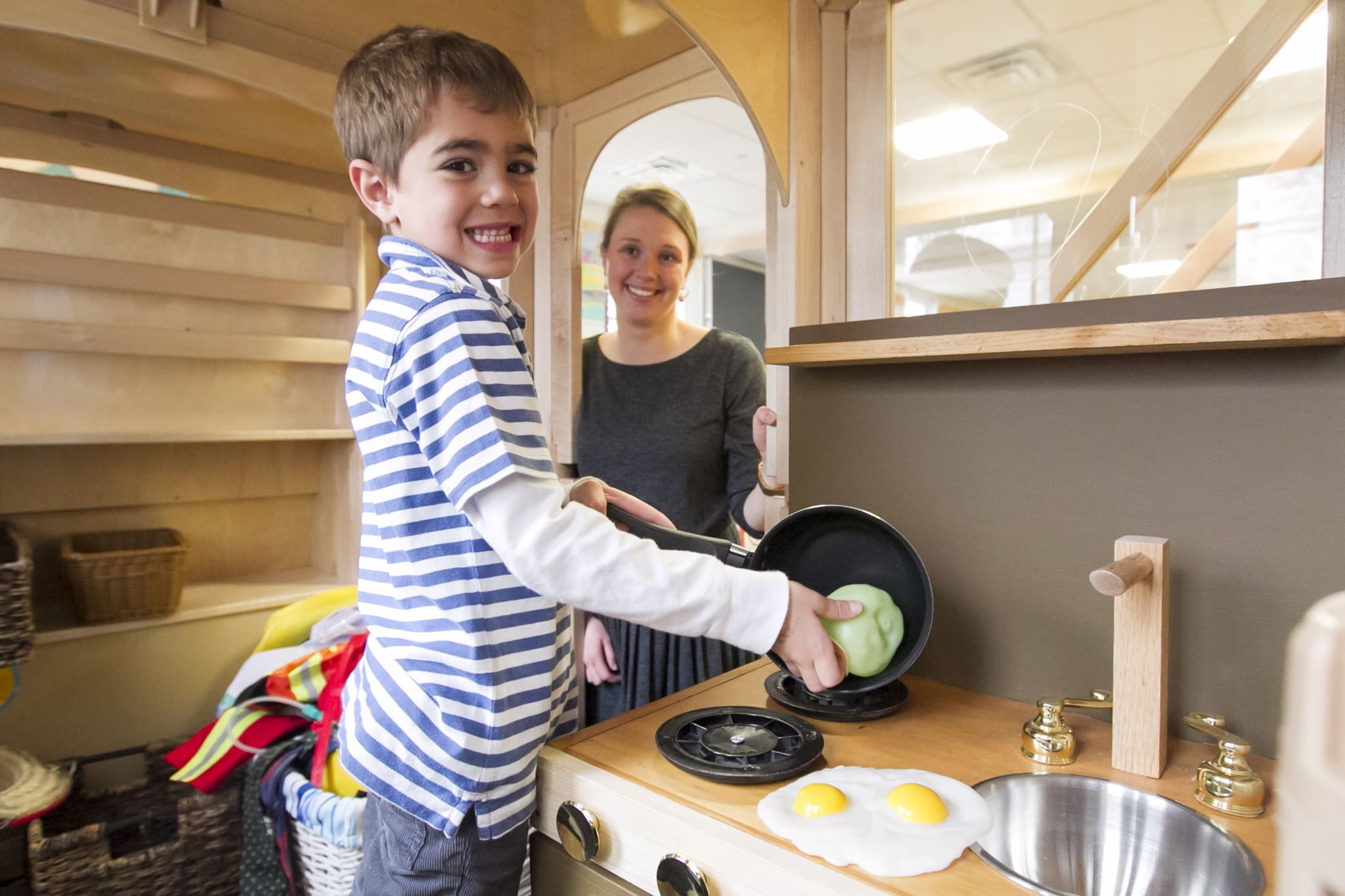 Pre-K-cooking-an-egg