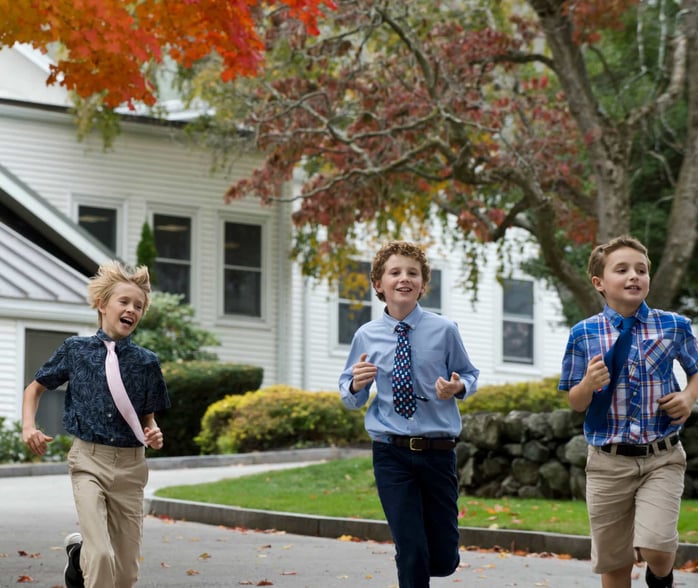 WR-Boys-running-down-the-hill