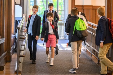 A teacher at The Fessenden School encouraging critical thinking to a Middle School student 